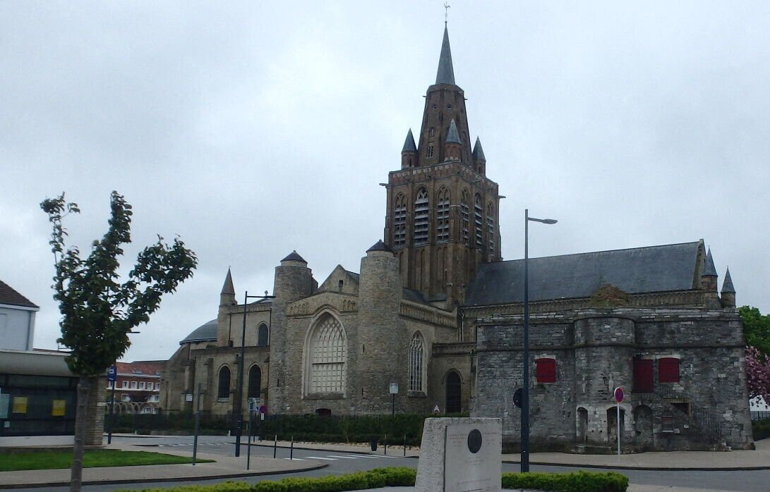 Église Notre-Dame de Calais: La rumeur d’un cadavre prêtre ?