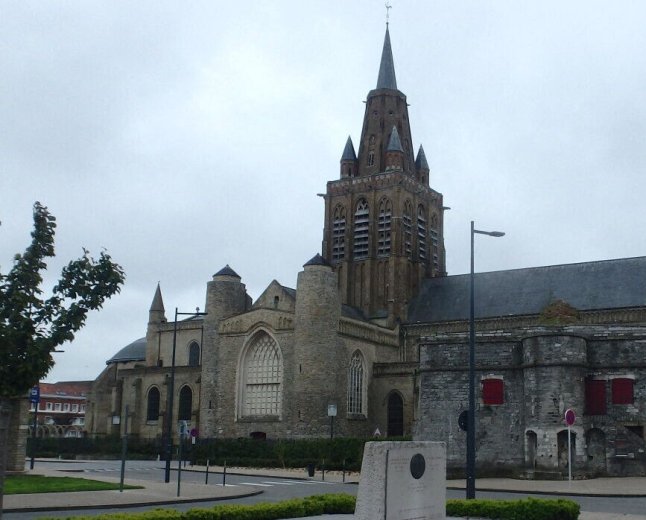 Église Notre-Dame de Calais: La rumeur d’un cadavre prêtre ?